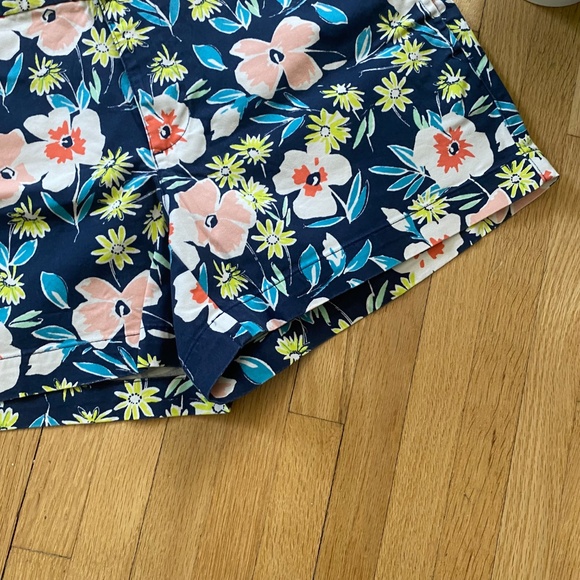 Gap Floral Print Chino Shorts Navy Multicolor Flat Front Pockets Mid Rise Size 6 - Picture 9 of 12